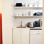 Chic & Basic Tallers Hostal