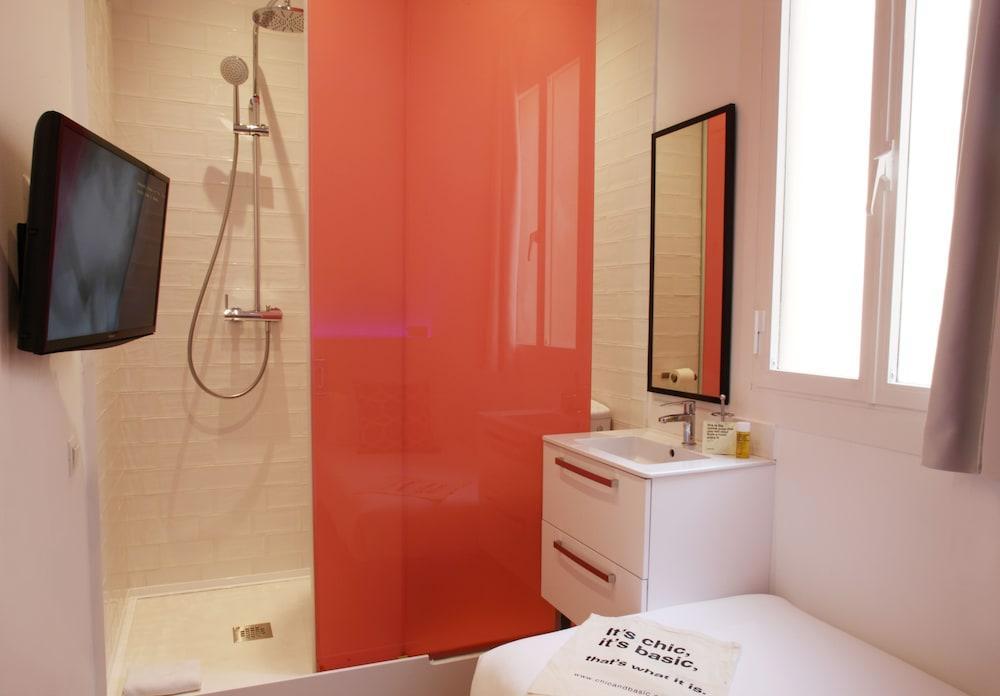 Chic & Basic Tallers Hotel 2*